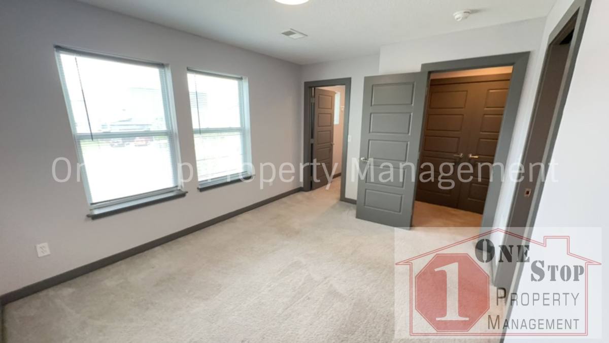 Townhouse for rent at 1232 NW 77th St, Kansas City, MO 64118