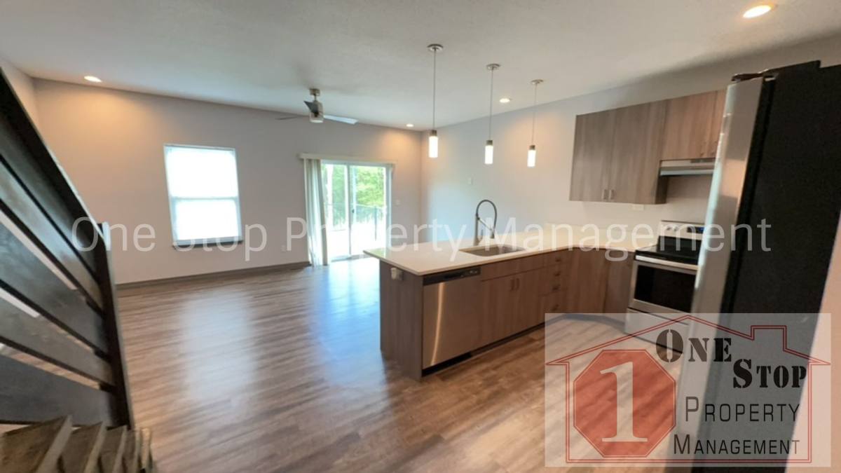 Townhouse for rent at 1232 NW 77th St, Kansas City, MO 64118