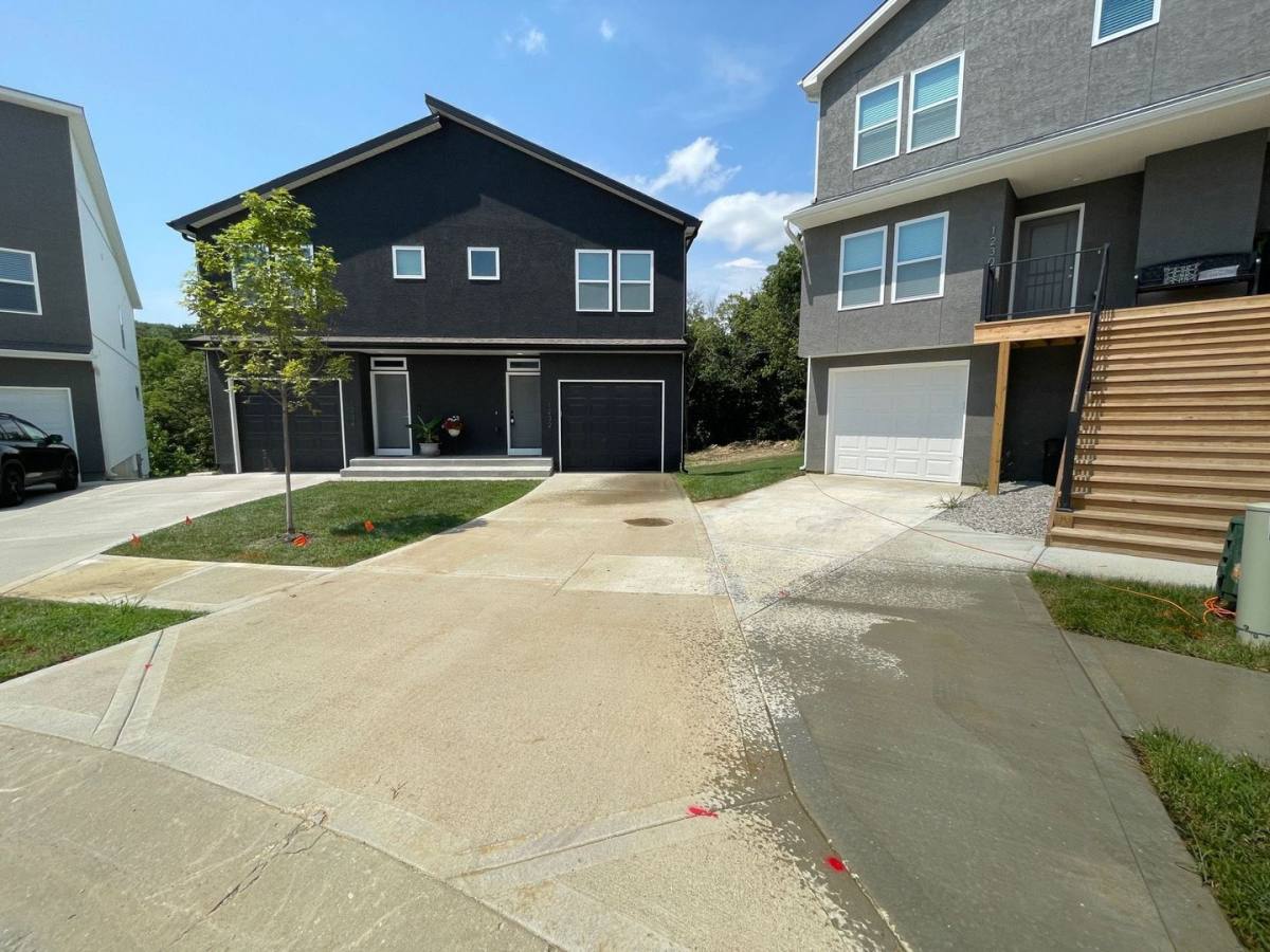 Townhouse for rent at 1232 NW 77th St, Kansas City, MO 64118