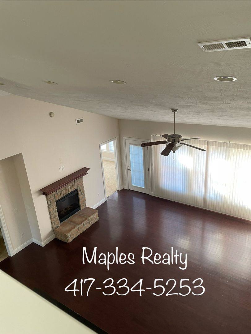 House for rent at 123 N Tuscany Dr, Hollister, MO 65672