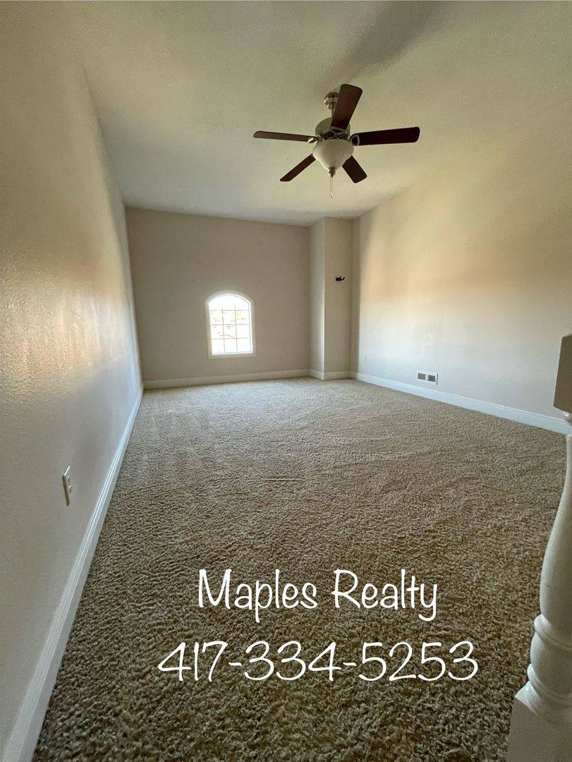 House for rent at 123 N Tuscany Dr, Hollister, MO 65672