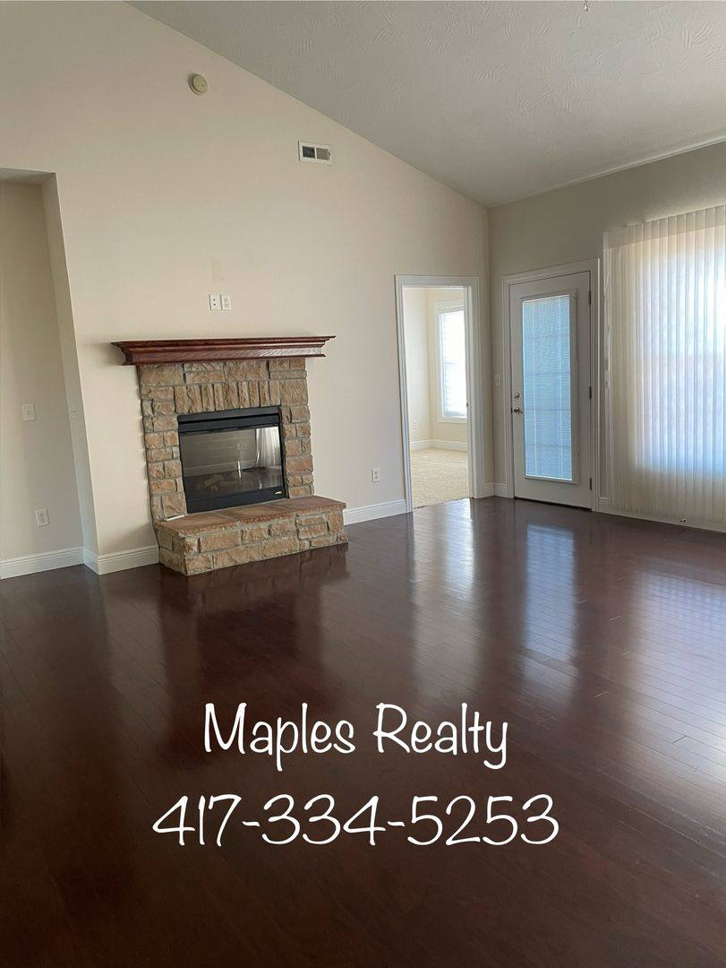 House for rent at 123 N Tuscany Dr, Hollister, MO 65672