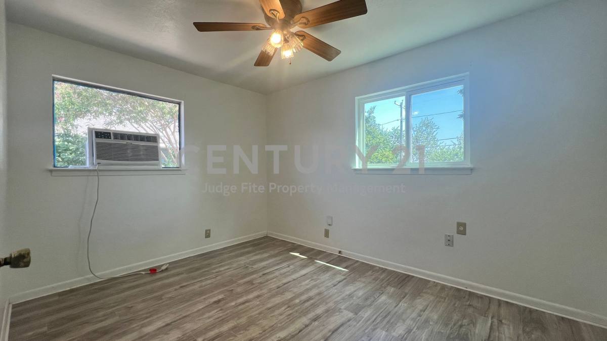 House for rent at 5429 Farnsworth Ave, Fort Worth, TX 76107