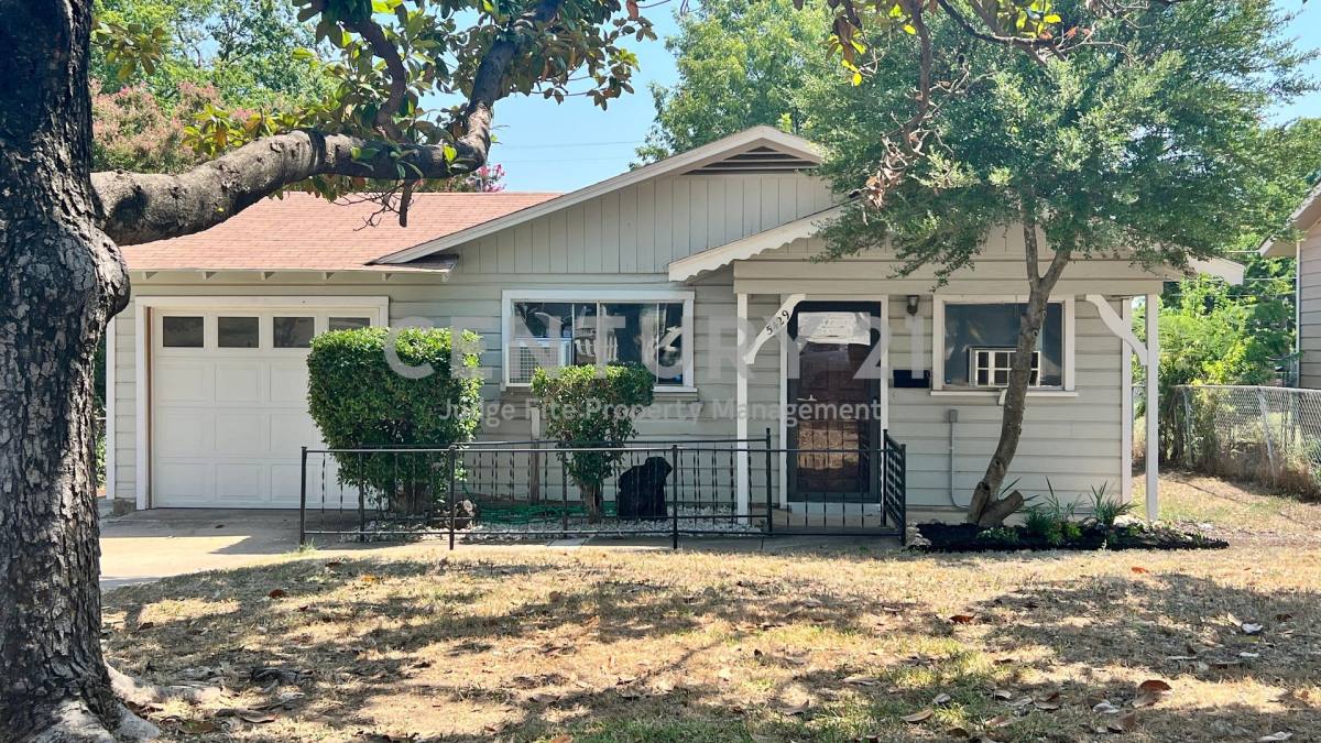House for rent at 5429 Farnsworth Ave, Fort Worth, TX 76107