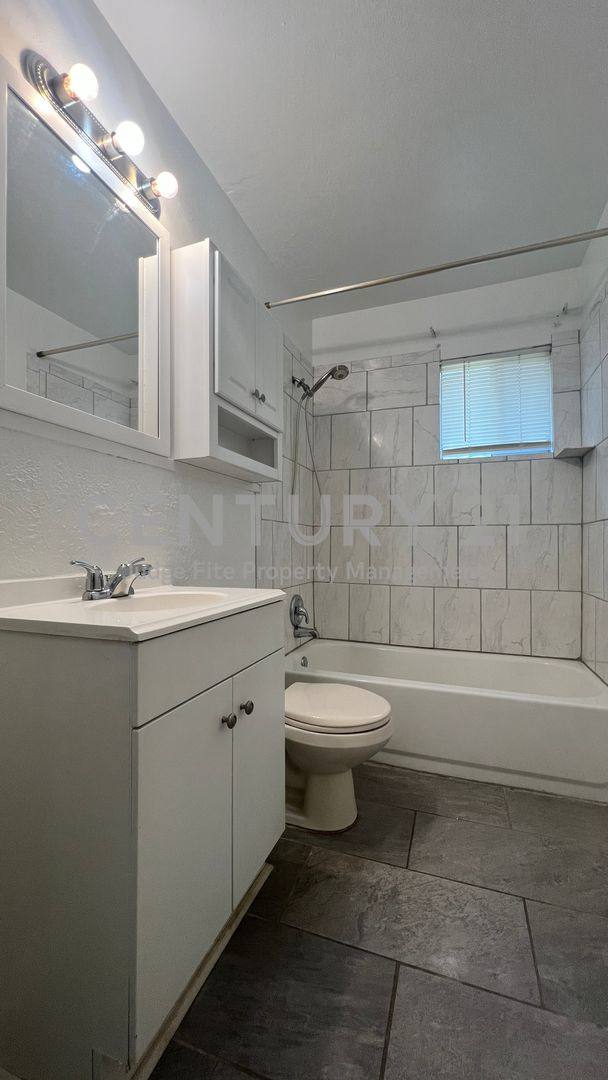 House for rent at 5429 Farnsworth Ave, Fort Worth, TX 76107
