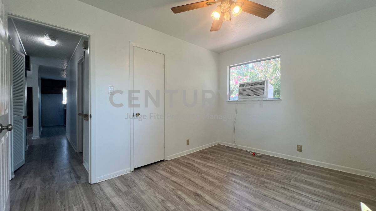 House for rent at 5429 Farnsworth Ave, Fort Worth, TX 76107