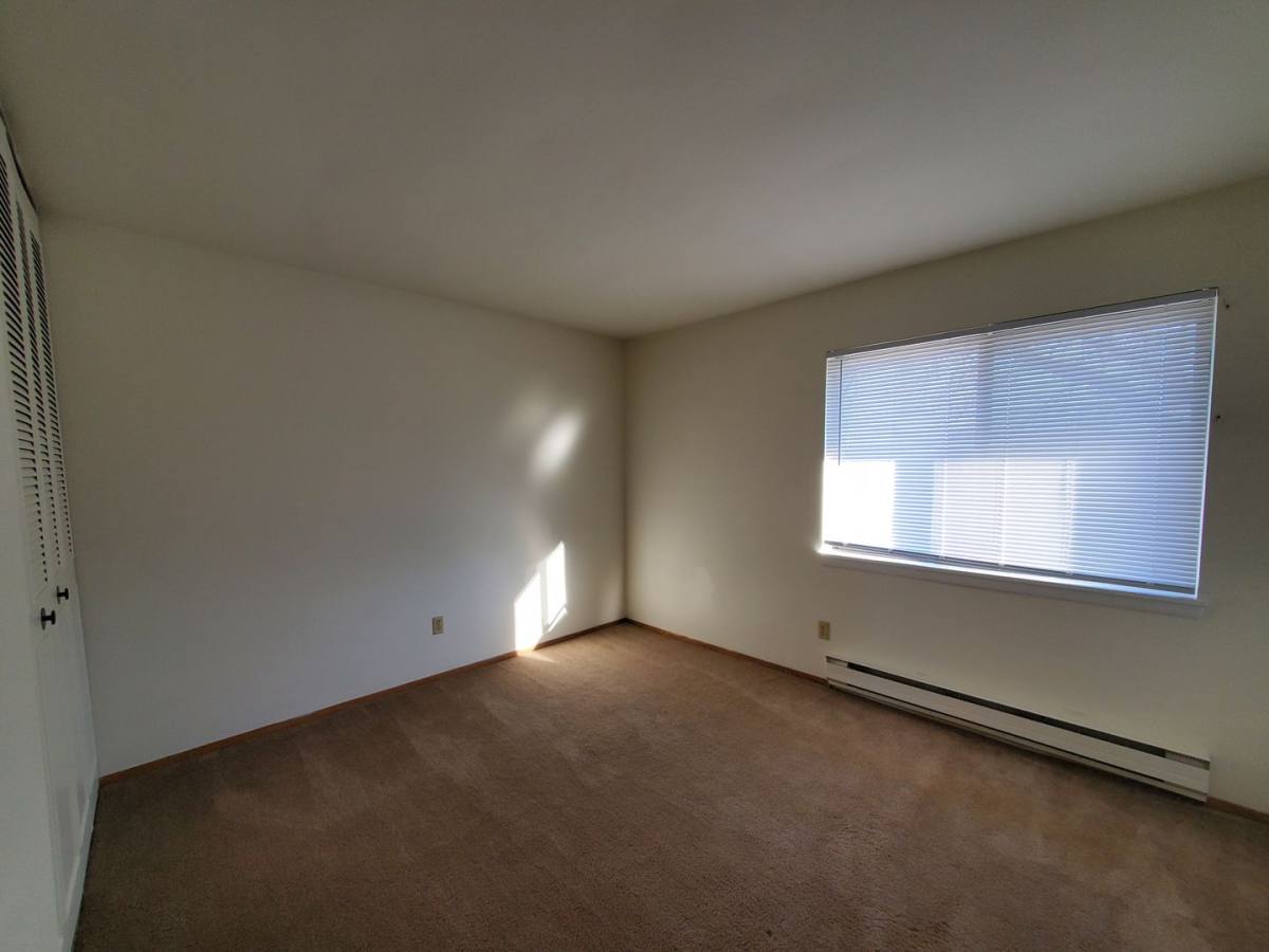 Apartment for rent at 1371 Sunnyridge Rd, Pewaukee, WI 53072