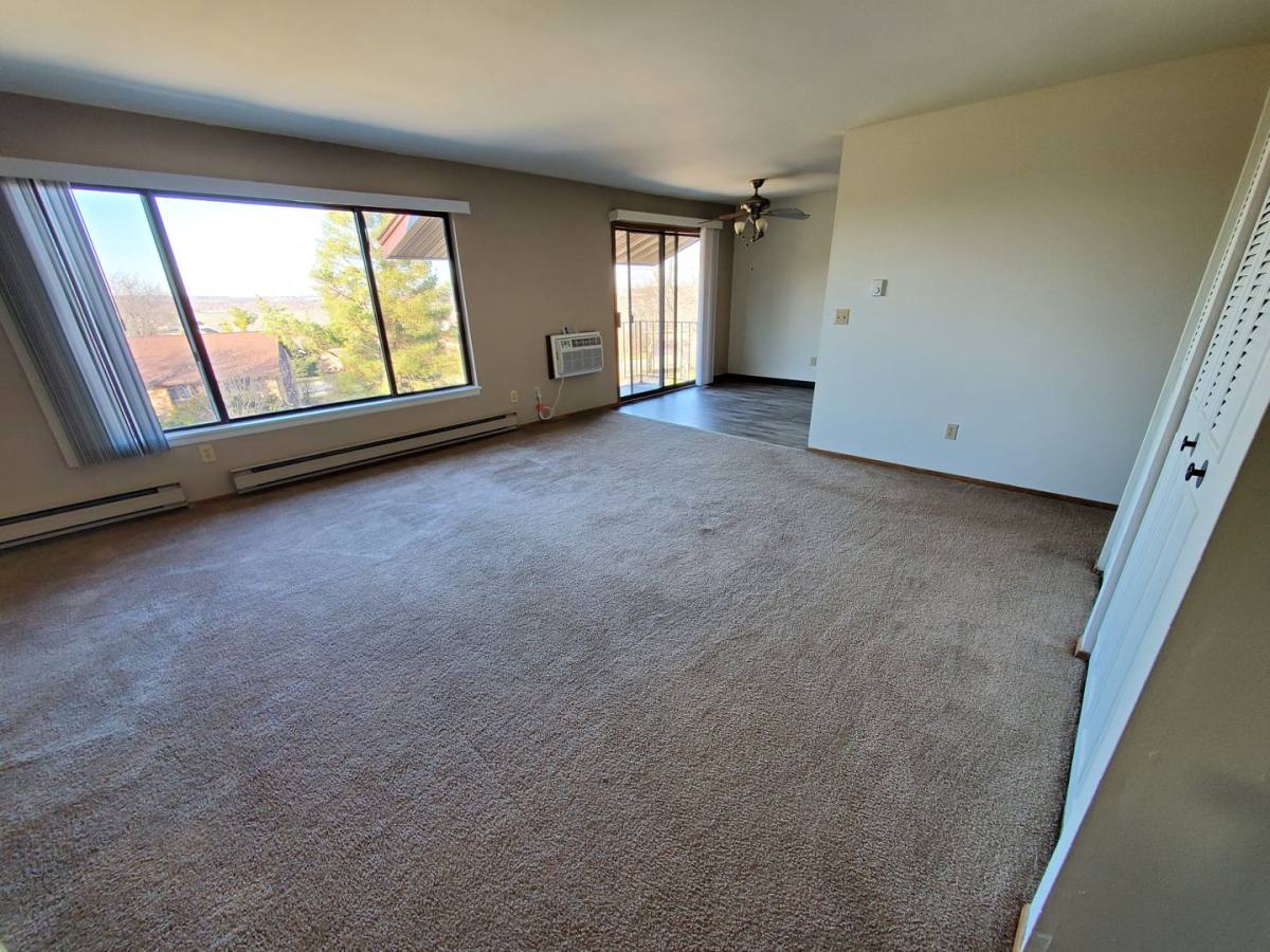 Apartment for rent at 1371 Sunnyridge Rd, Pewaukee, WI 53072