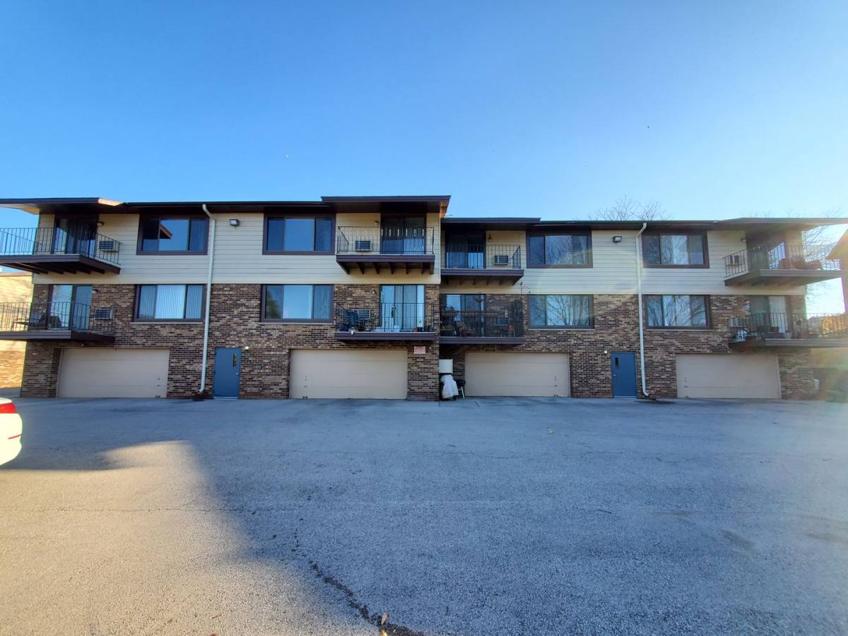 Apartment for rent at 1371 Sunnyridge Rd, Pewaukee, WI 53072