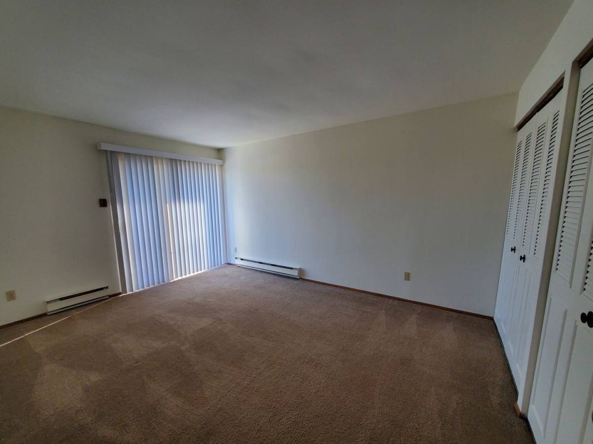 Apartment for rent at 1371 Sunnyridge Rd, Pewaukee, WI 53072