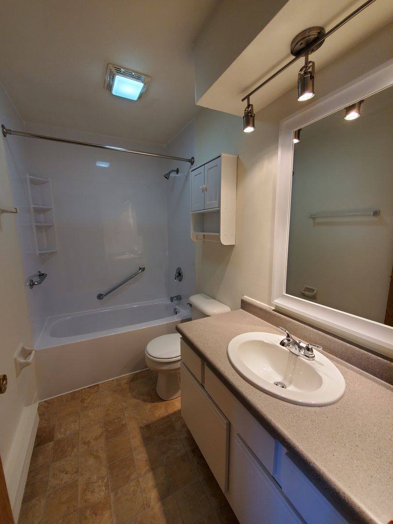 Apartment for rent at 1371 Sunnyridge Rd, Pewaukee, WI 53072