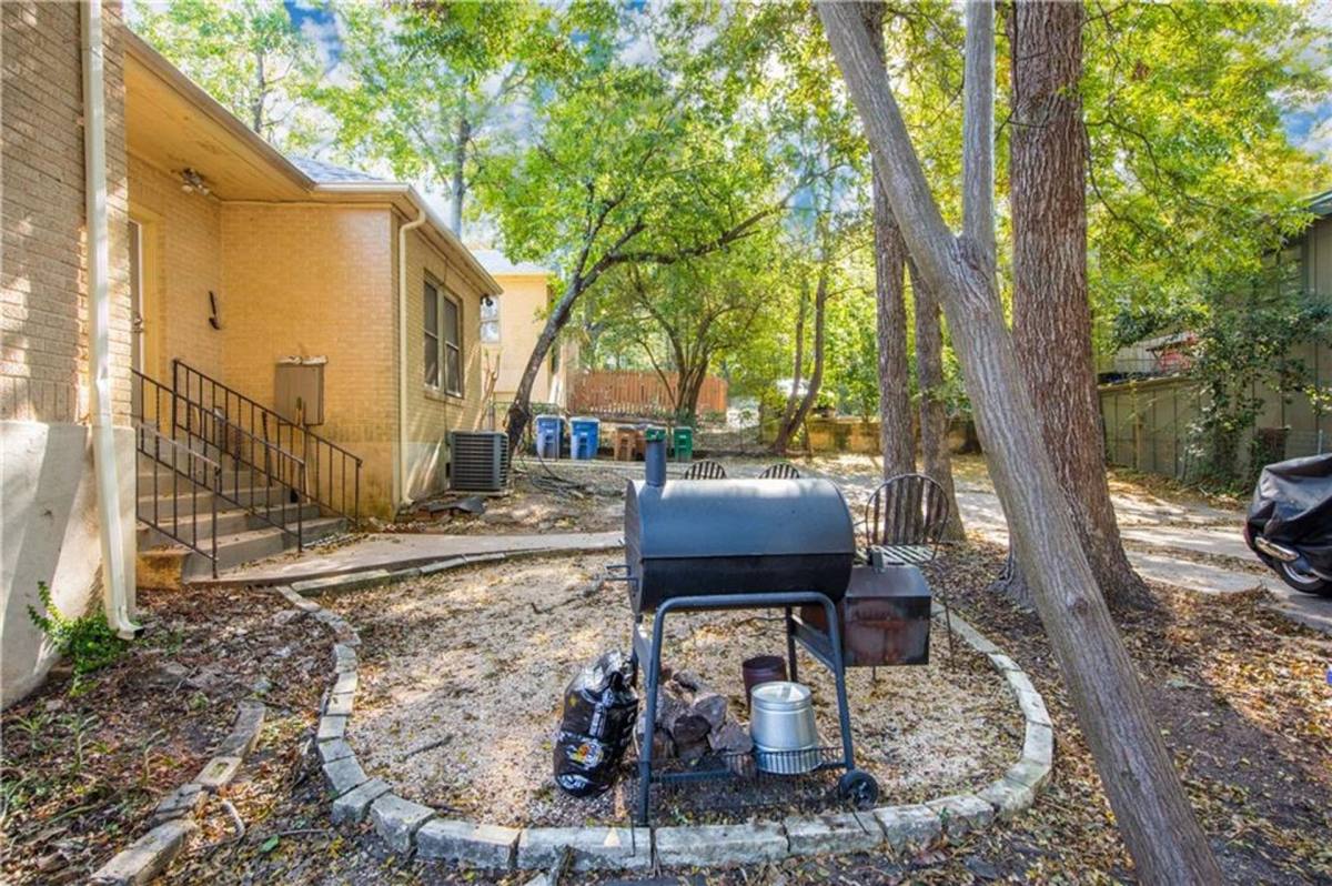 Townhouse for rent at 405 E 32nd St #B, Austin, TX 78705