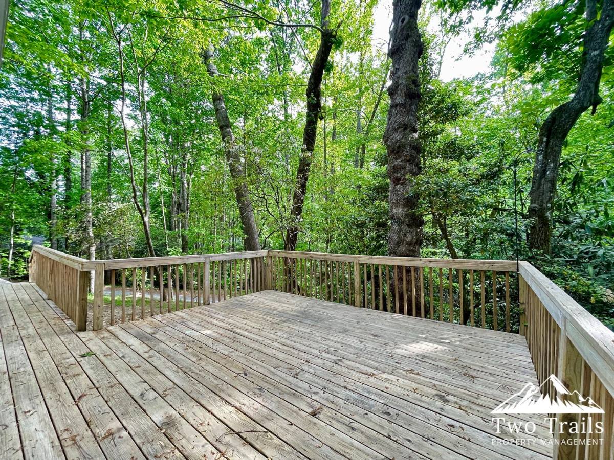 Apartment for rent at 555 Finley Cove Rd, Hendersonville, NC 28739