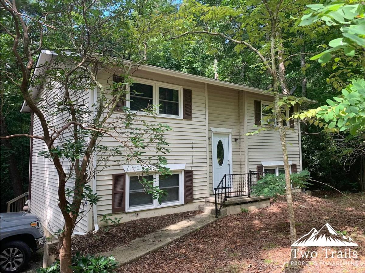 Apartment for rent at 555 Finley Cove Rd, Hendersonville, NC 28739