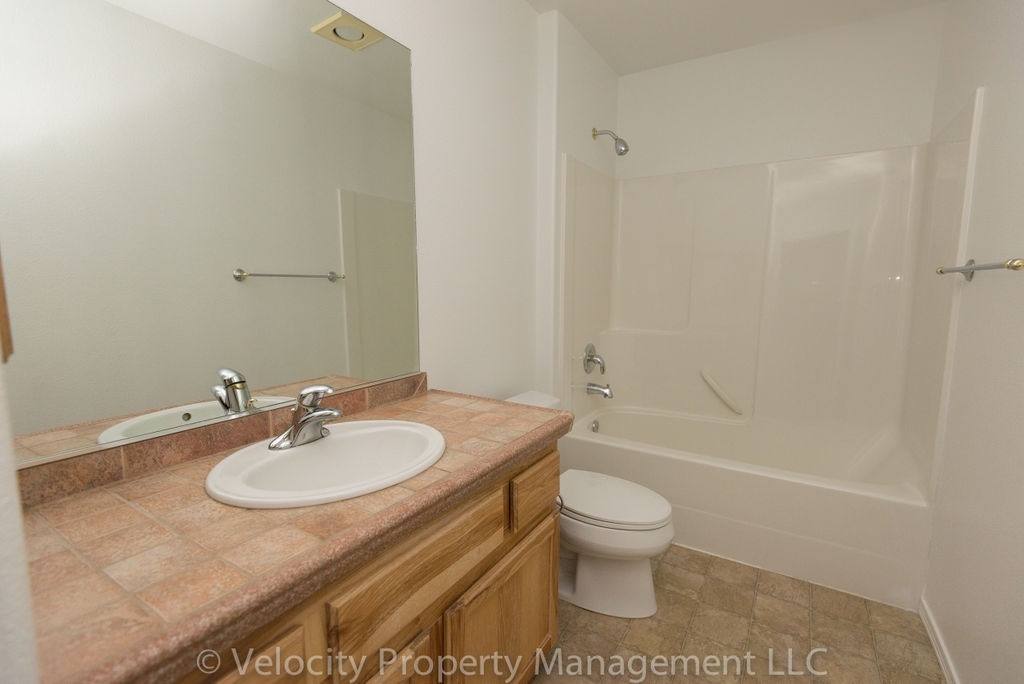 House for rent at 2505 NE 7th Lane, Redmond, OR 97756