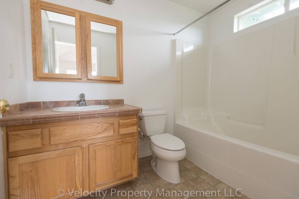 House for rent at 2505 NE 7th Lane, Redmond, OR 97756