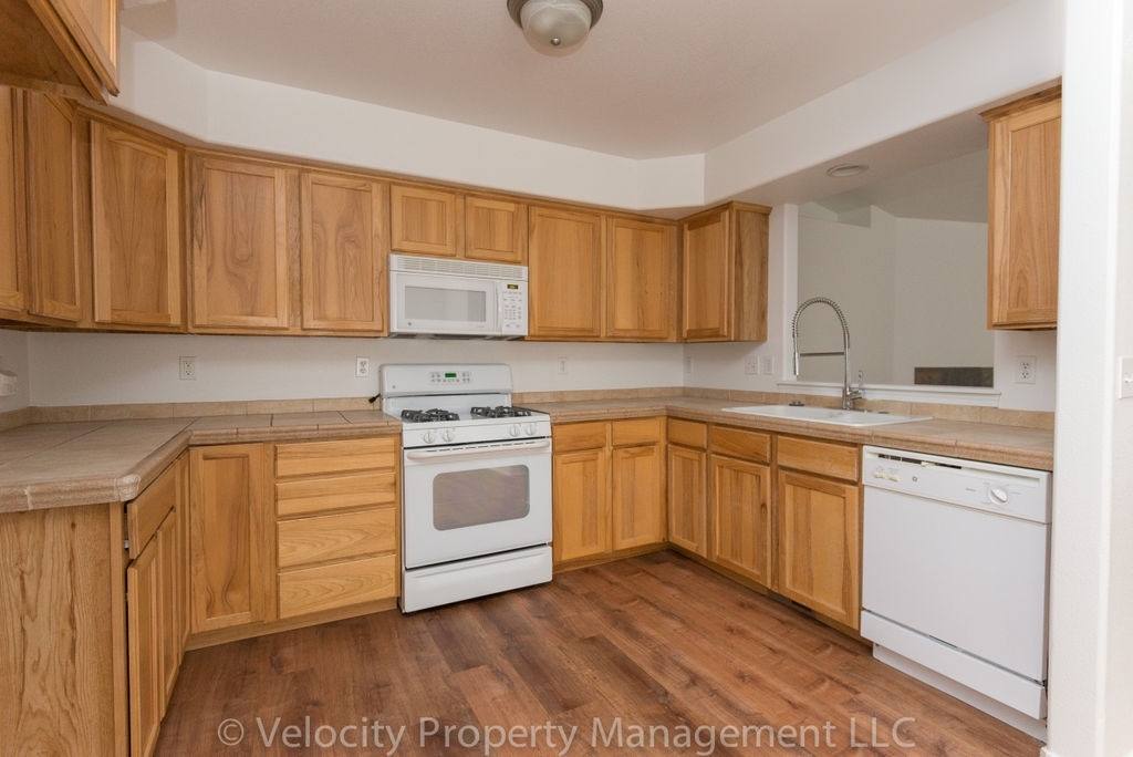 House for rent at 2505 NE 7th Lane, Redmond, OR 97756