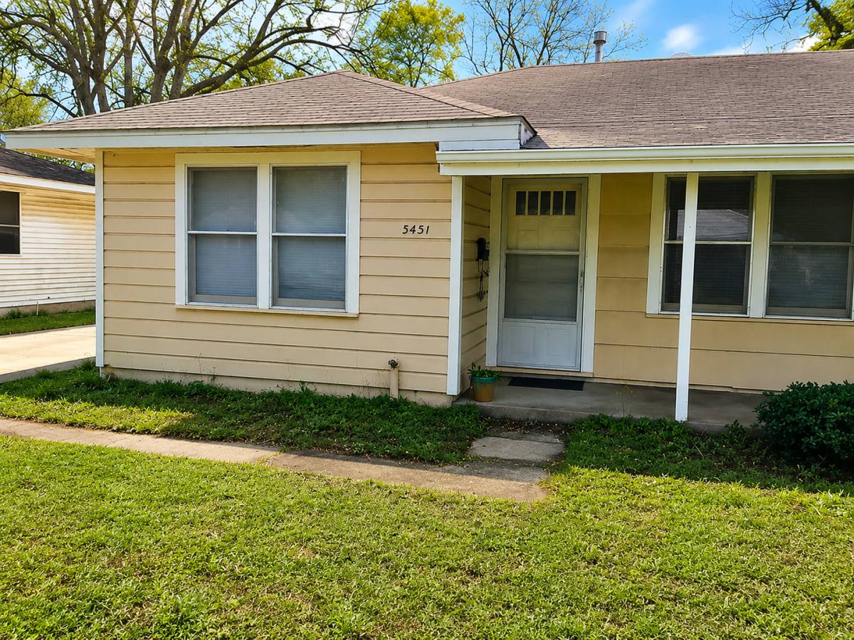 Apartment for rent at 3431 Canal Ave, Groves, TX 77619
