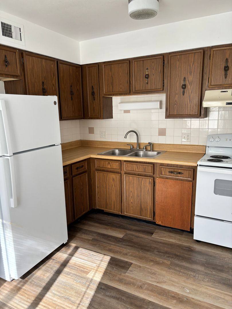 Apartment for rent at 104 N 27th St, Belleville, IL 62226