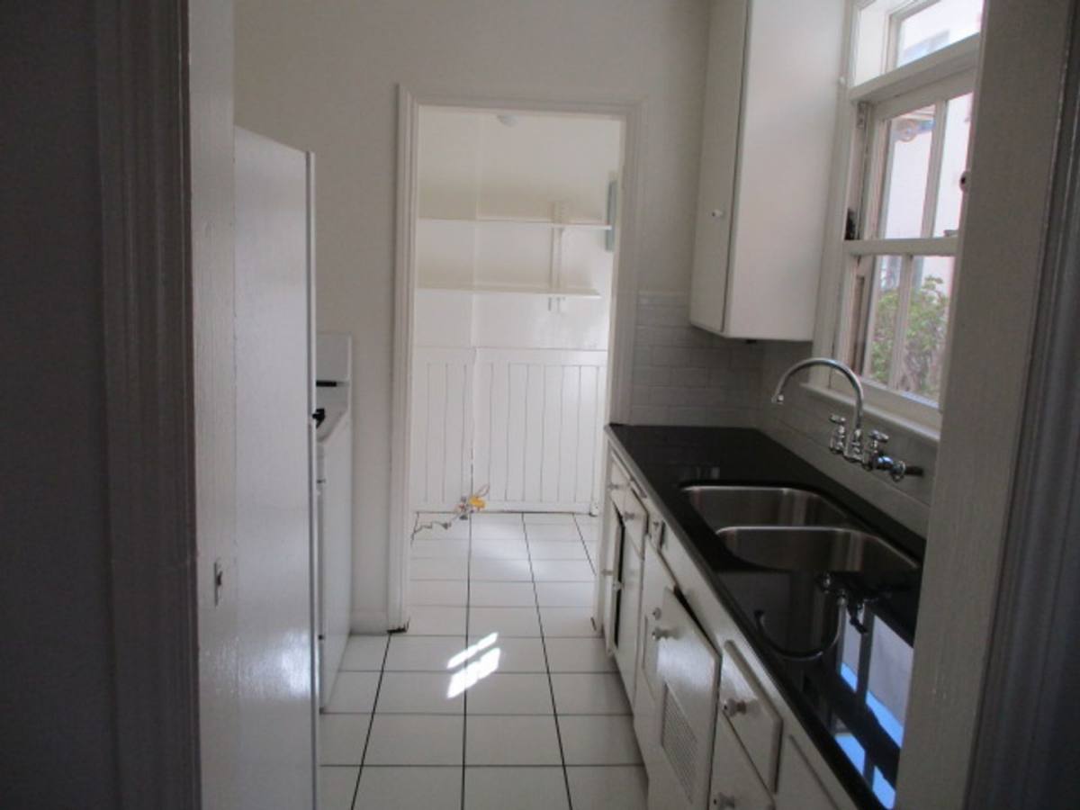 Apartment for rent at 1000-1004 Tiverton Ave 10844-52 Weyburn, Los Angeles, CA 90024