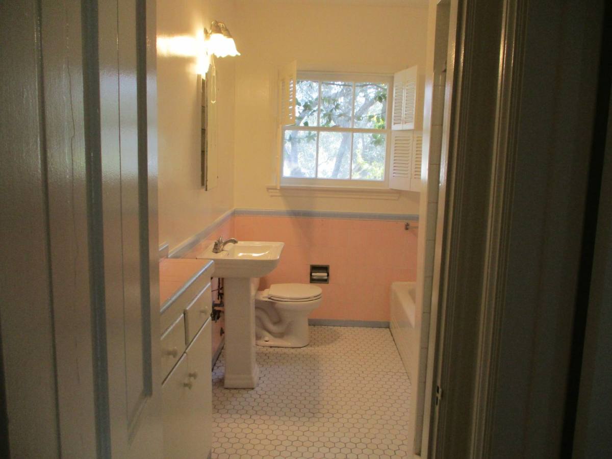 Apartment for rent at 1000-1004 Tiverton Ave 10844-52 Weyburn, Los Angeles, CA 90024