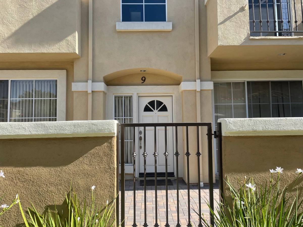 Townhouse for rent at 9 Theater Lane, Aliso Viejo, CA 92656