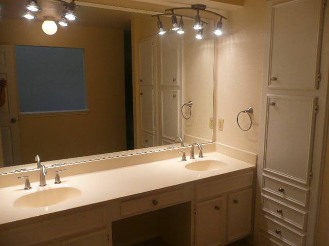 Condo for rent at 7930 Roanoke Run, San Antonio, TX 78240