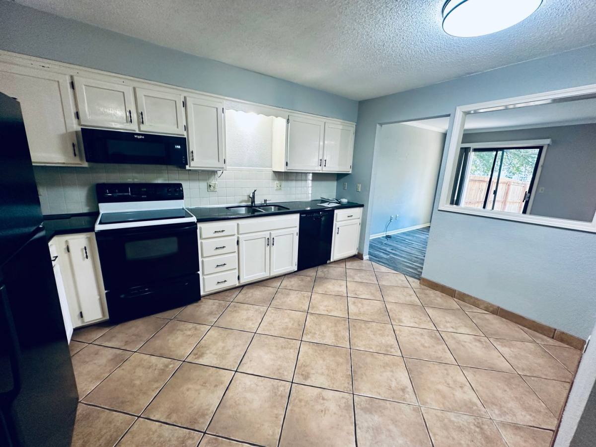 House for rent at 1423 E 125th Terrace, Olathe, KS 66061