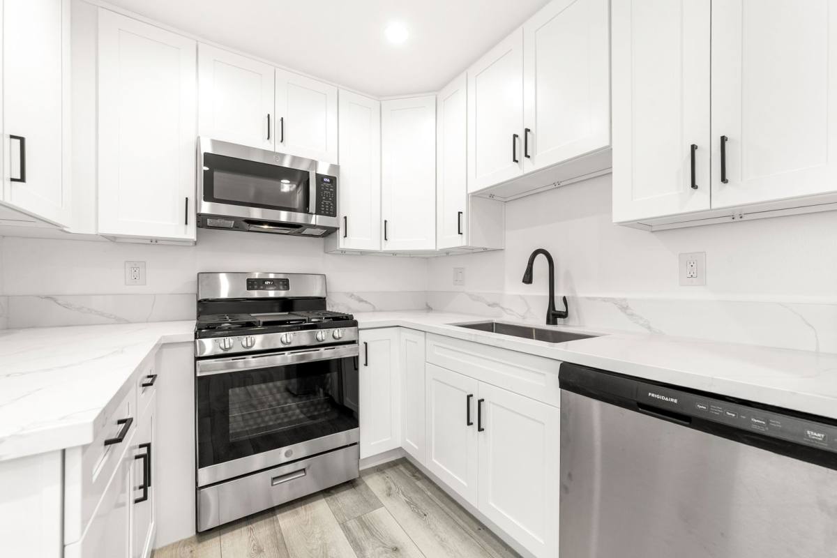 Apartment for rent at 1961 S Garth Ave, Los Angeles, CA 90034