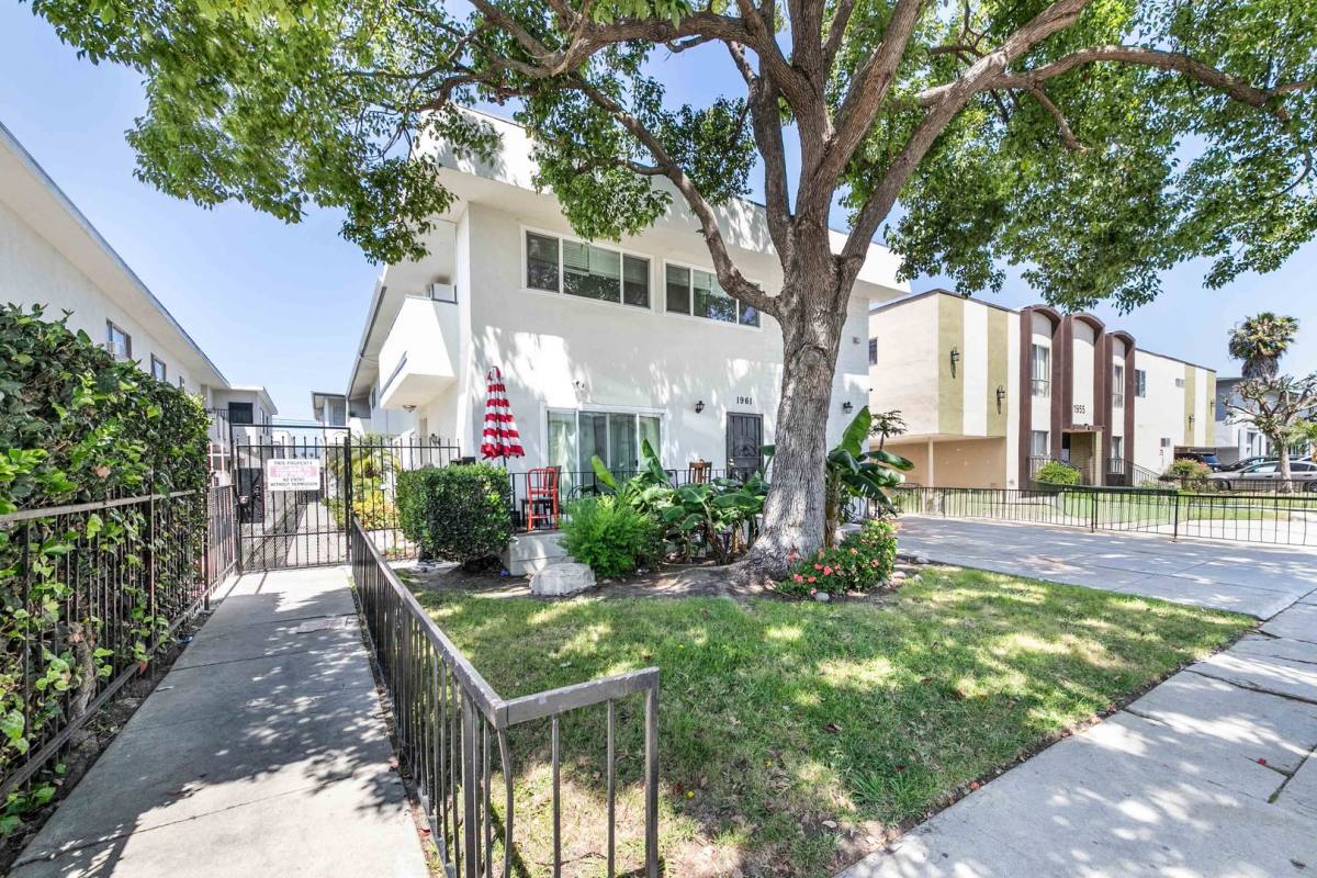 Apartment for rent at 1961 S Garth Ave, Los Angeles, CA 90034