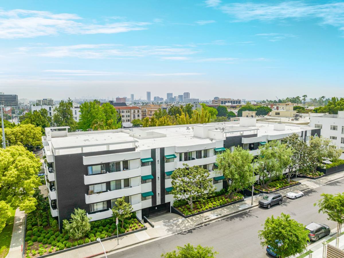 Apartment for rent at 310 S Almont Dr, Los Angeles, CA 90048