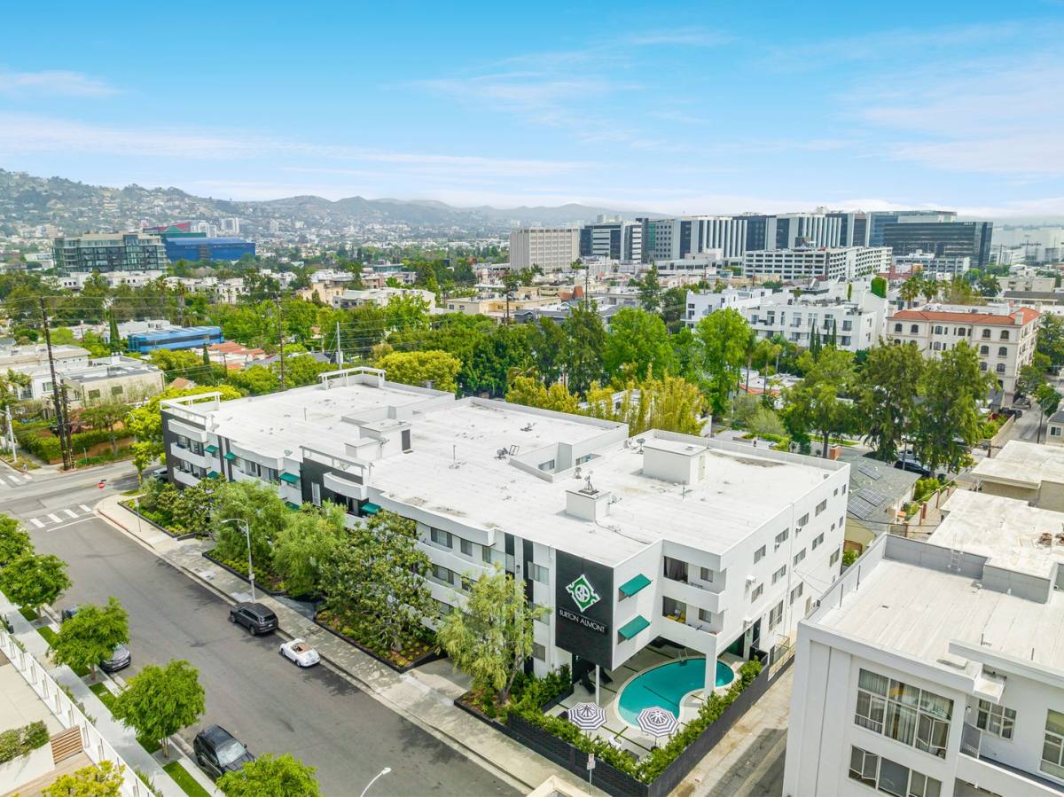 Apartment for rent at 310 S Almont Dr, Los Angeles, CA 90048