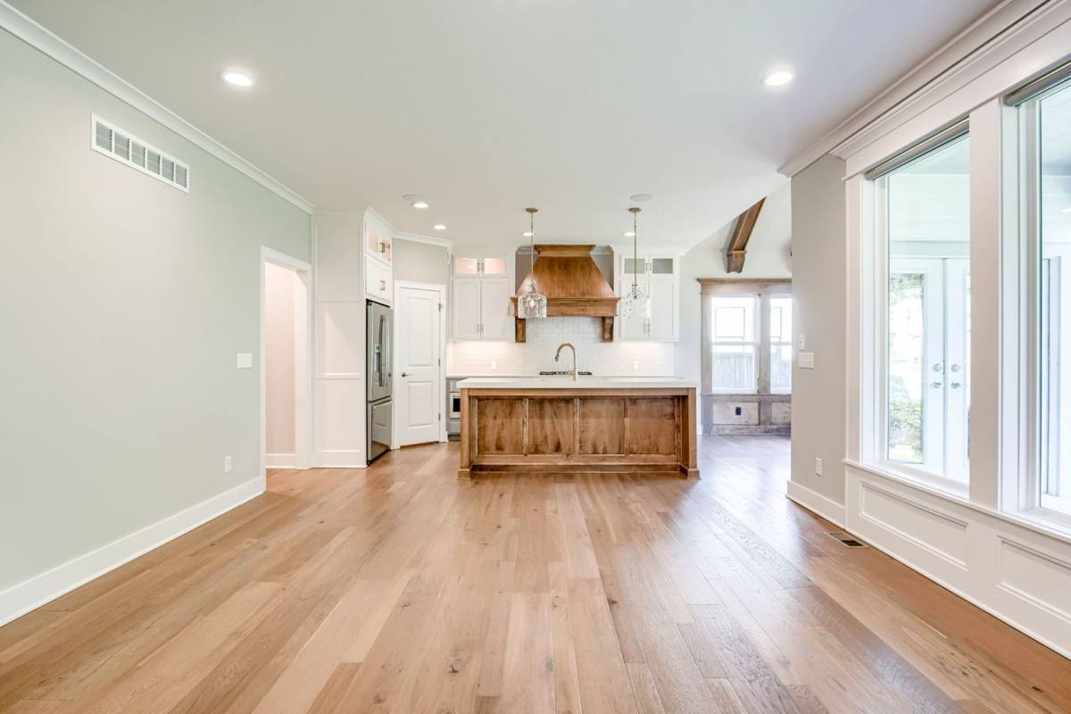 House for rent at 4620 W 70th St, Prairie Village, KS 66208