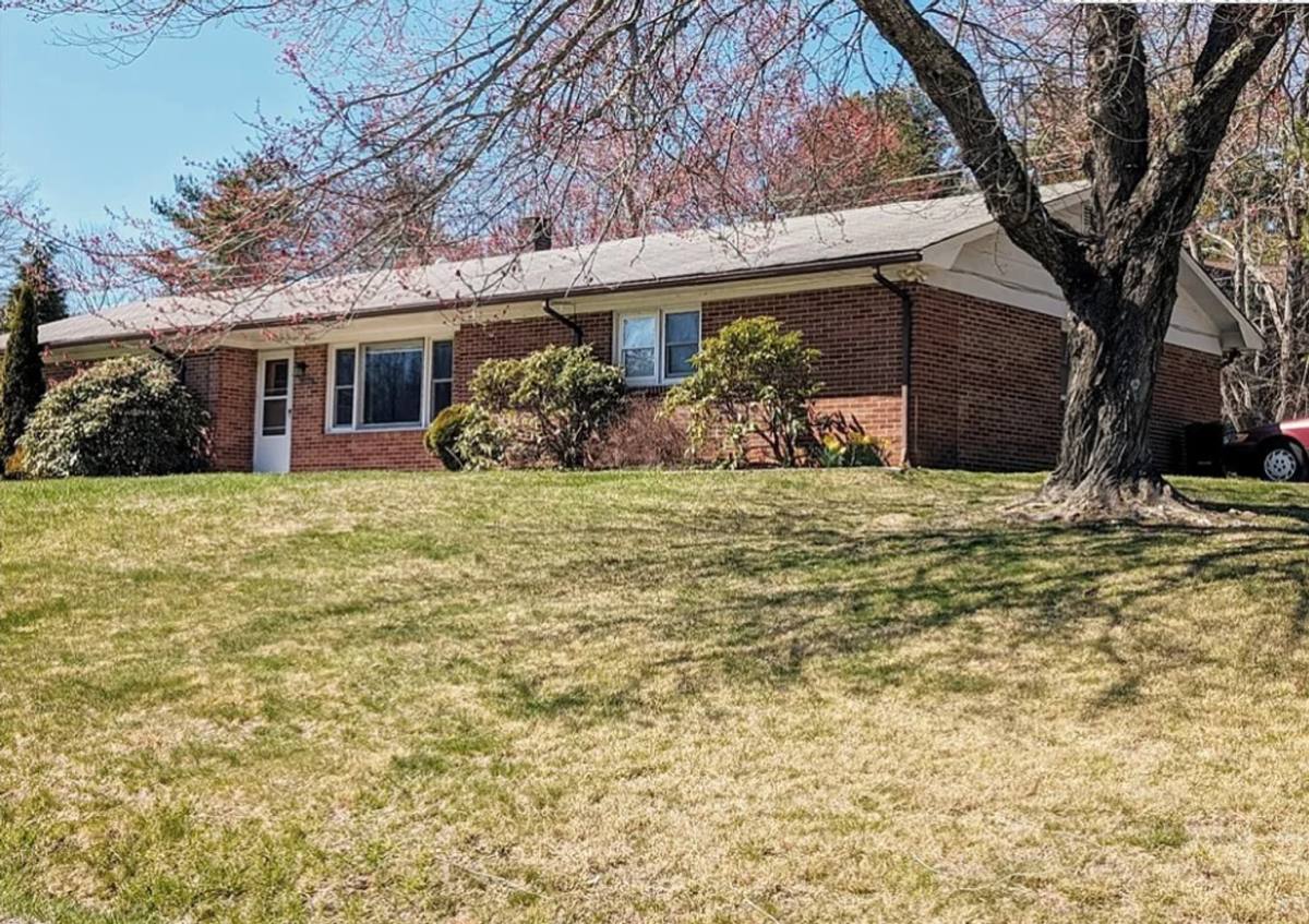 House for rent at 2175 Browns Chapel Rd, Boone, NC 28607