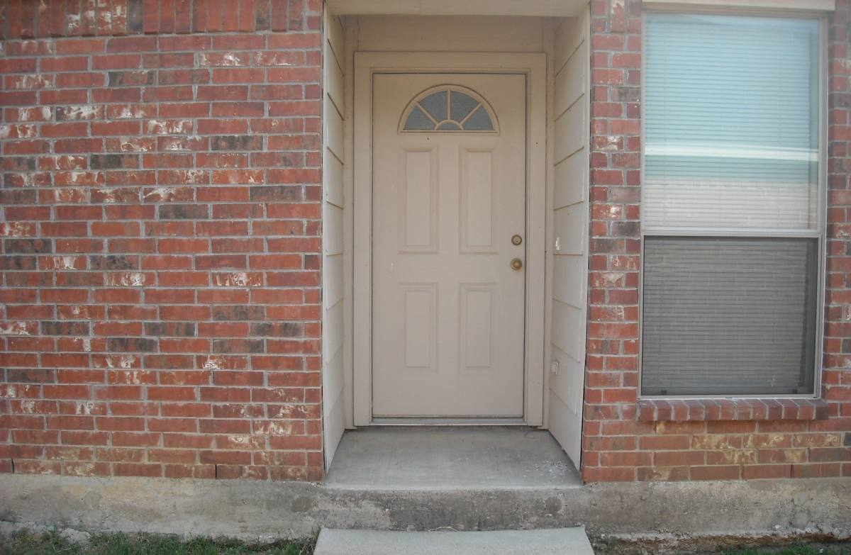 Apartment for rent at 2121-2123 Ragland, Mansfield, TX 76063