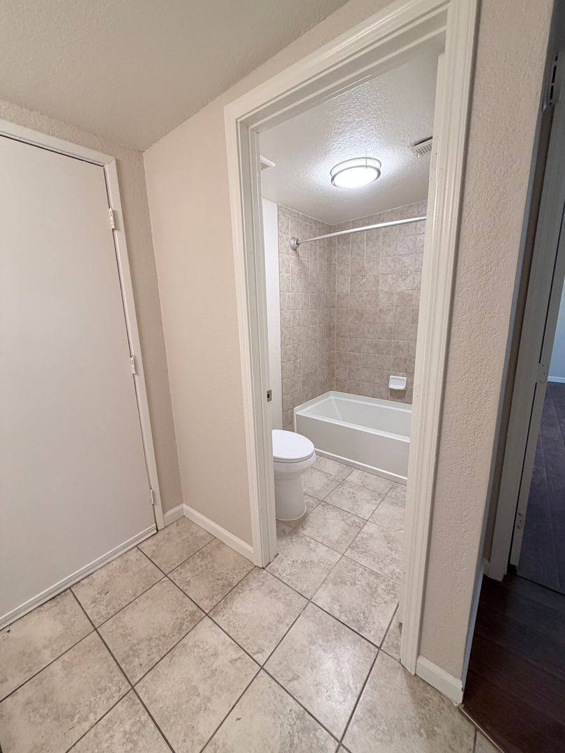Apartment for rent at 5909-6001 Country Lane, Citrus Heights, CA 95621