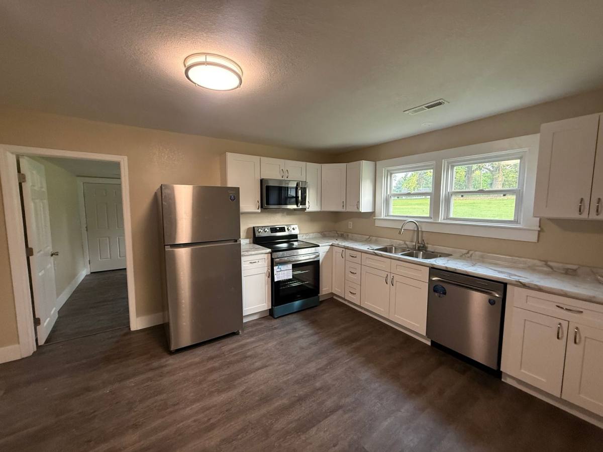 House for rent at 3810 Old Mayfield Rd, Paducah, KY 42003