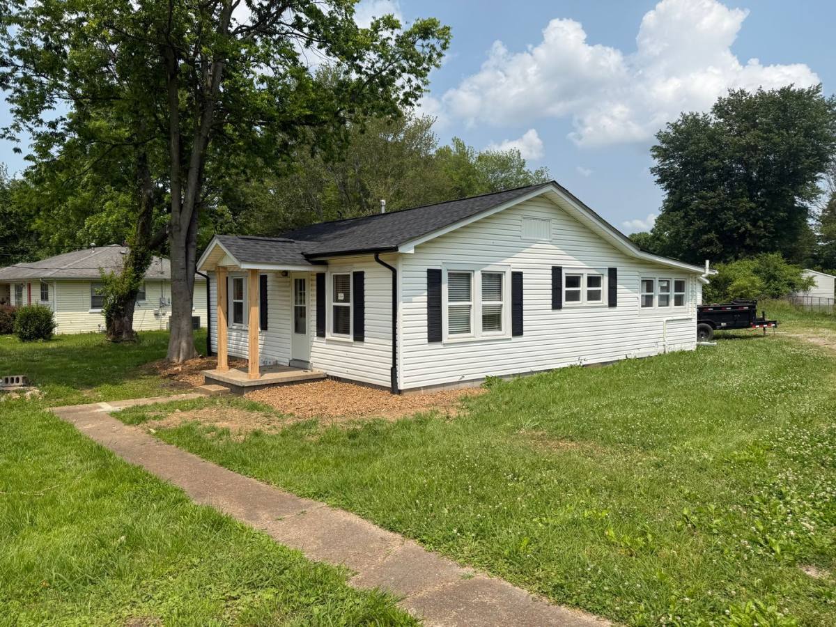House for rent at 3810 Old Mayfield Rd, Paducah, KY 42003