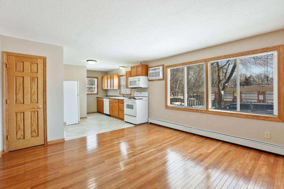 27 97th Ave NW, Minneapolis, MN 55448