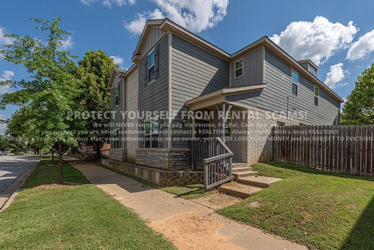 House for rent at 1286 N Corsica Dr, Fayetteville, AR 72704