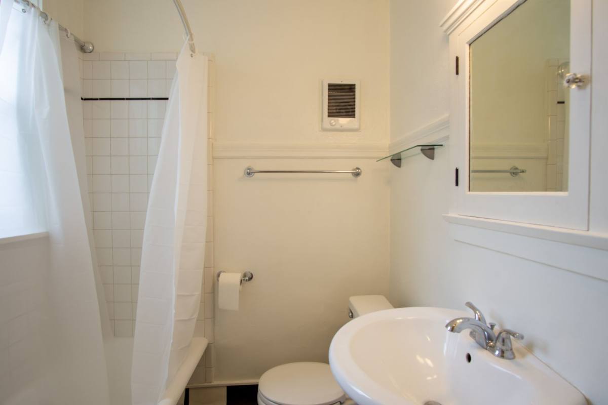 Apartment for rent at 1034 NW 21st Ave, Portland, OR 97209