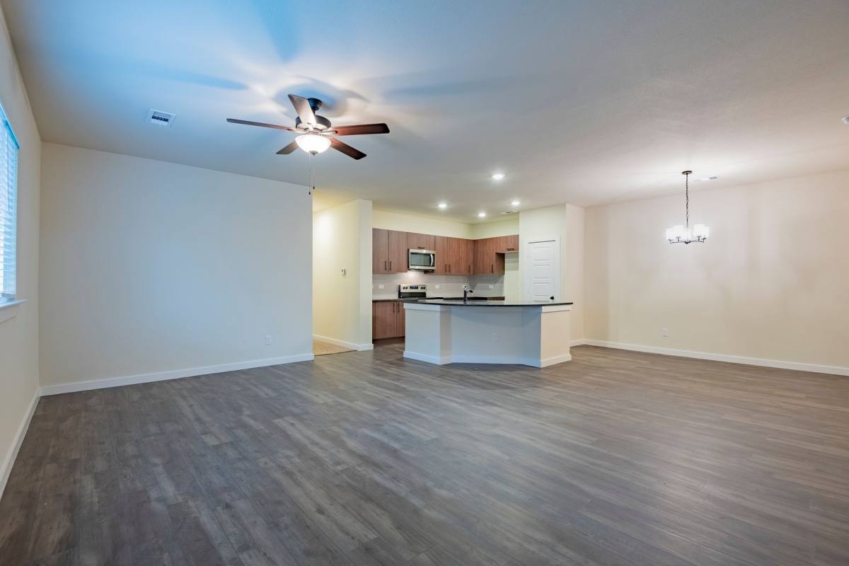 Townhouse for rent at 604 Wheatfield Dr, Venus, TX 76084