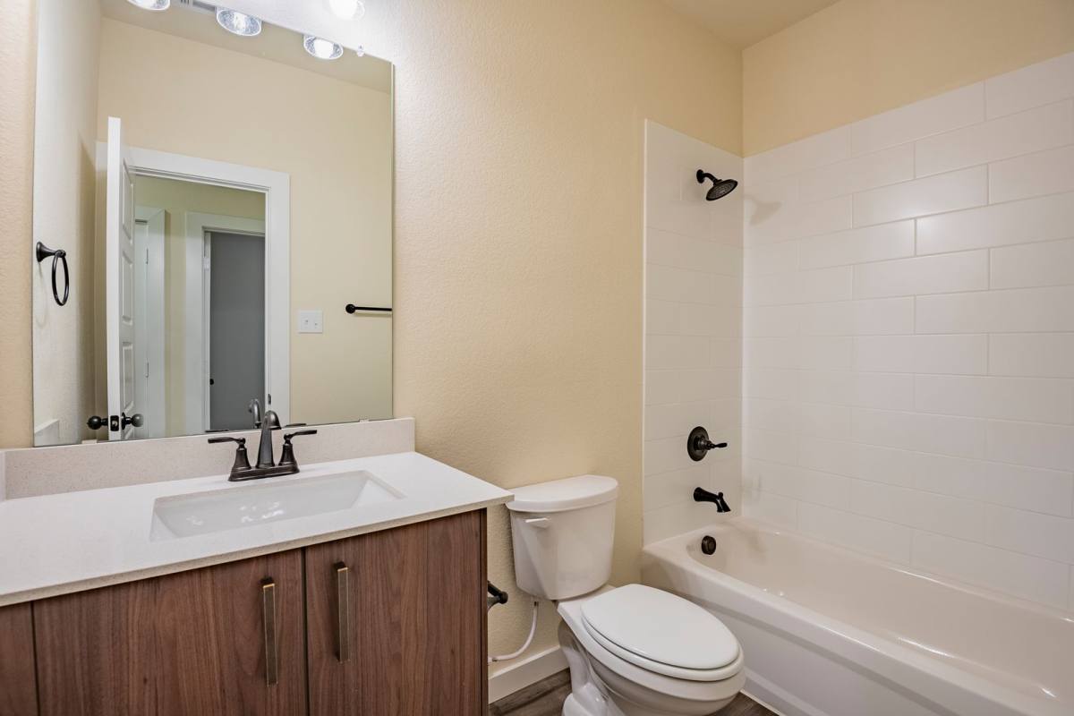 Townhouse for rent at 604 Wheatfield Dr, Venus, TX 76084