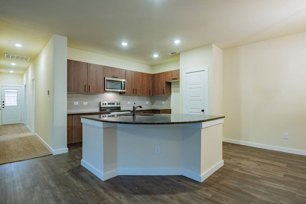 Townhouse for rent at 604 Wheatfield Dr, Venus, TX 76084