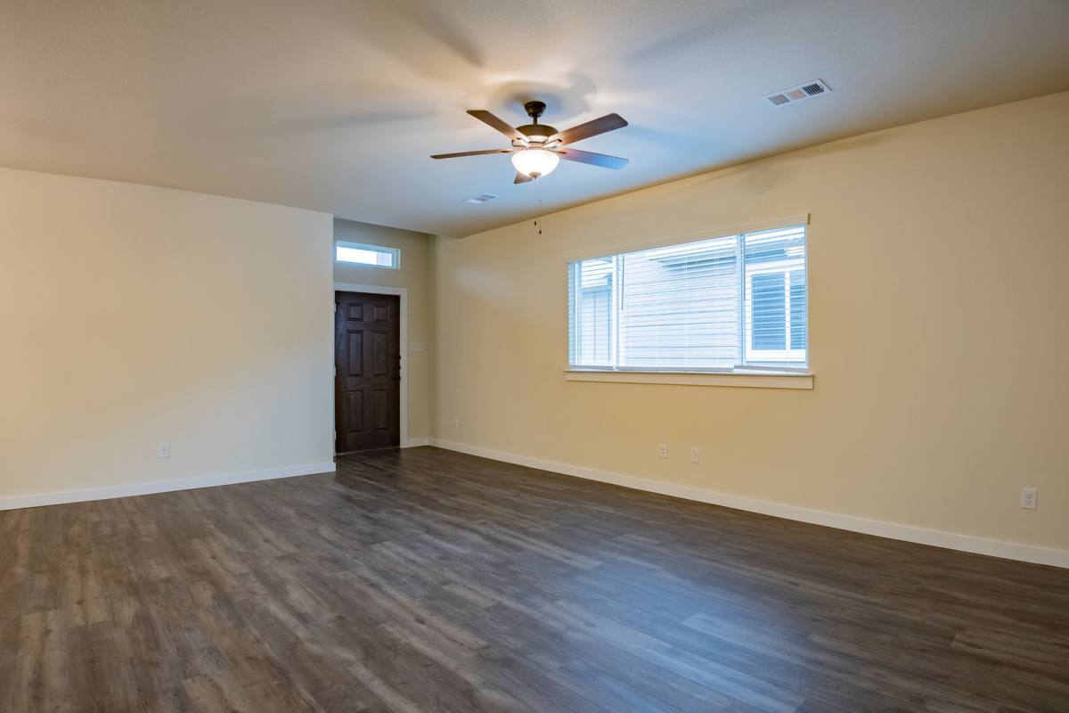 Townhouse for rent at 604 Wheatfield Dr, Venus, TX 76084