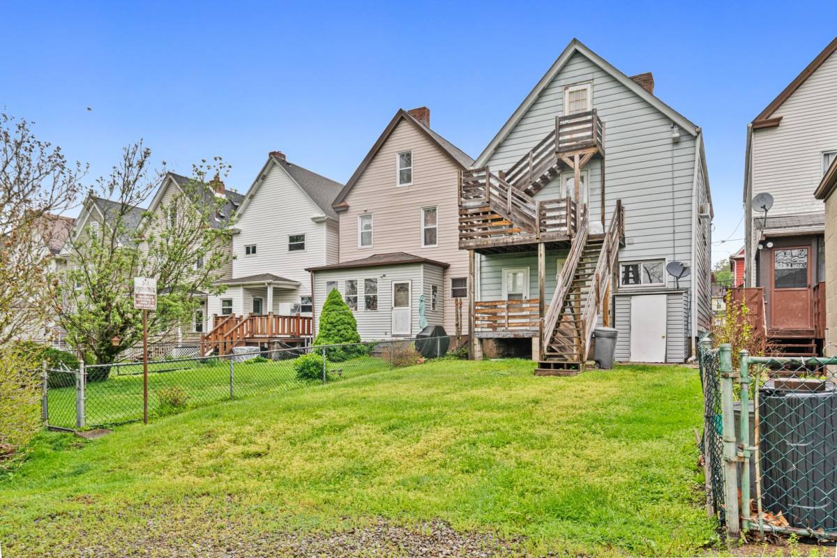 Apartment for rent at 641 6th St, Pitcairn, PA 15140