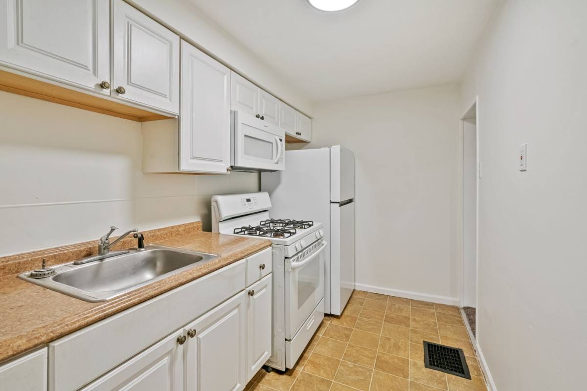 Apartment for rent at 641 6th St, Pitcairn, PA 15140