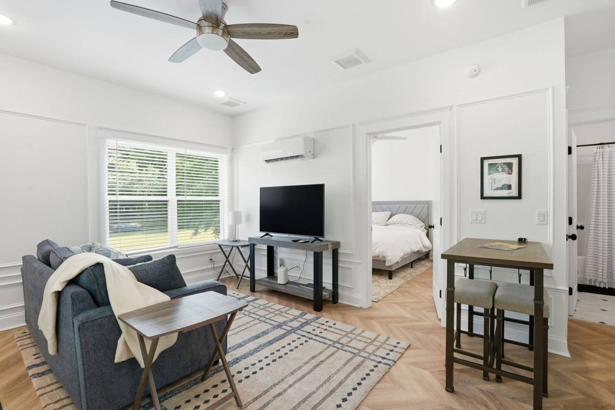 Townhouse for rent at 912 E Henry St, Savannah, GA 31401