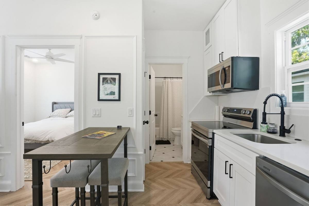 Townhouse for rent at 912 E Henry St, Savannah, GA 31401