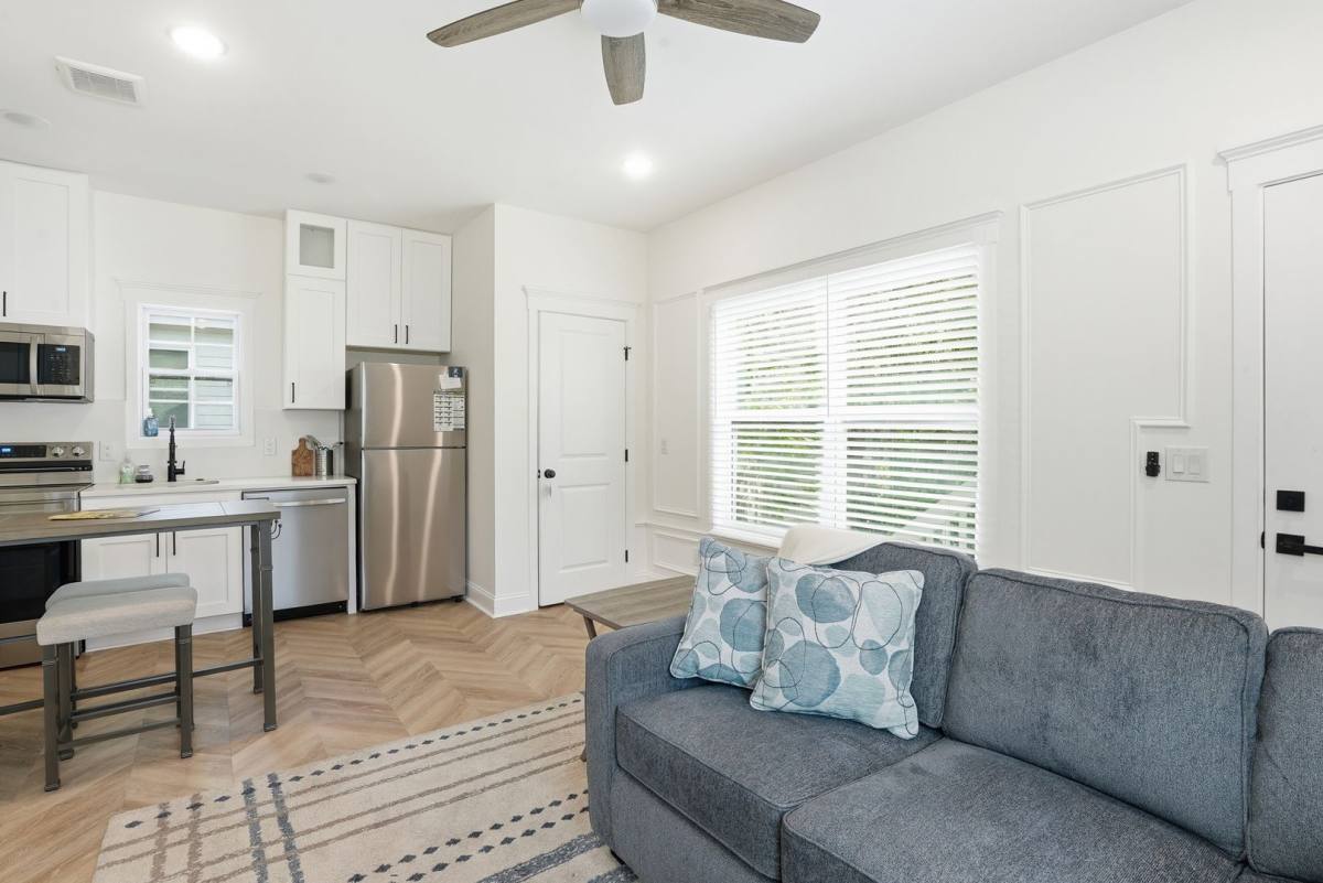 Townhouse for rent at 912 E Henry St, Savannah, GA 31401